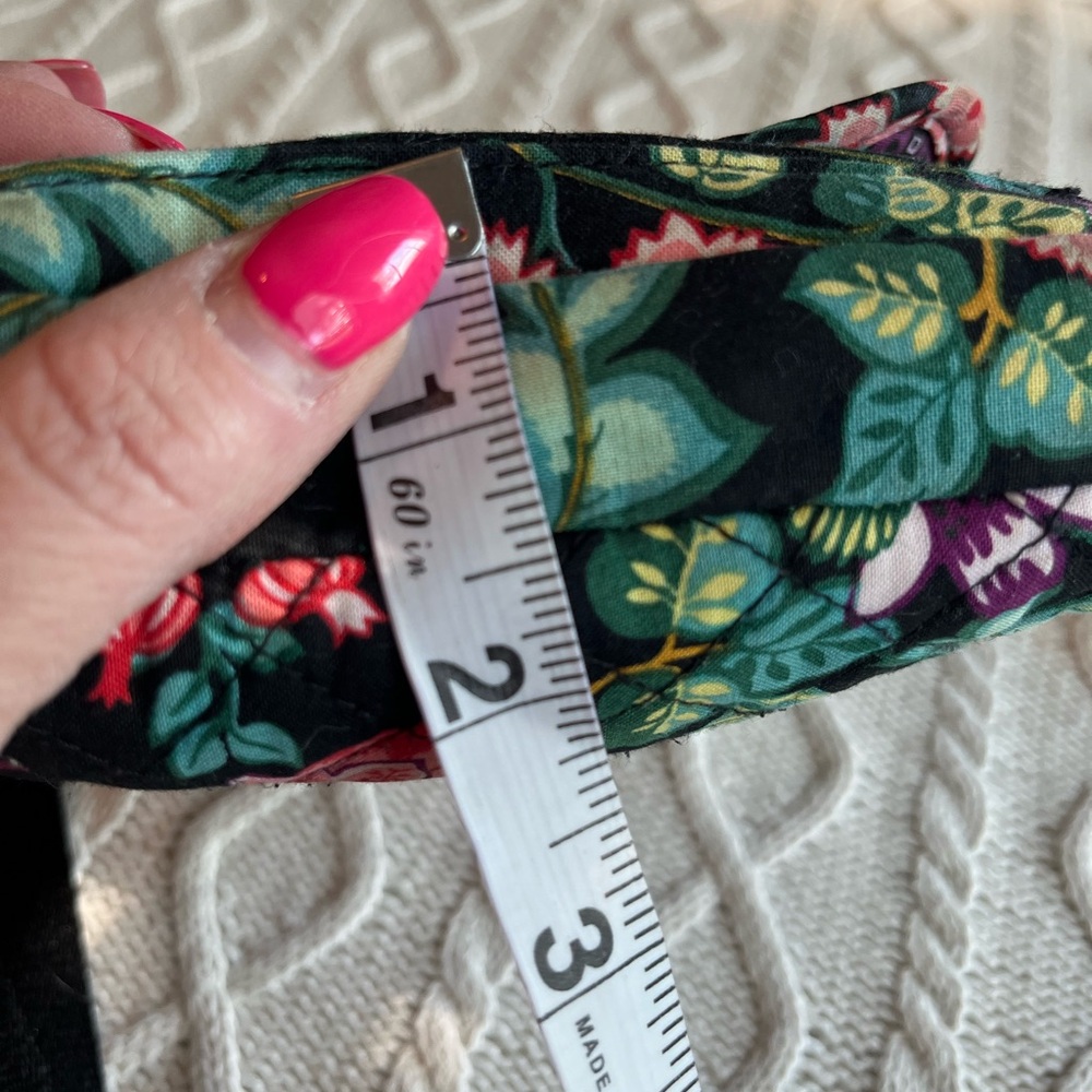 Vera Bradley Small Crossbody Floral credit card compartments - Picture 6 of 16